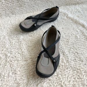 CROCS Gray and Black Flats 268